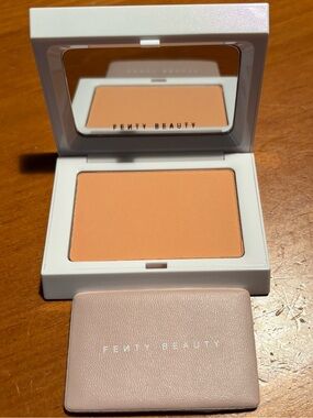 Fenty Beauty Bright Fix Instant Brightening + Blurring Powder - Peach